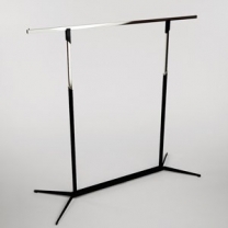 Вешало-стойка для одежды. Вешалка напольная металлическая, стационарная, регулируемая, хром/черный глянец, MD-OMV-004