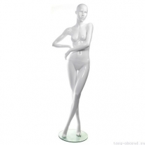 Манекен женский, белый, абстрактный, для одежды в полный рост на круглой подставке, стоячий со скрещенными ногами, правая рука согнута. MD-TANGO 01F-01G